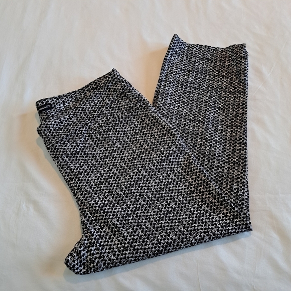 Hilary Radley women's Medium cropped pull on pants black & white - Picture 1 of 6